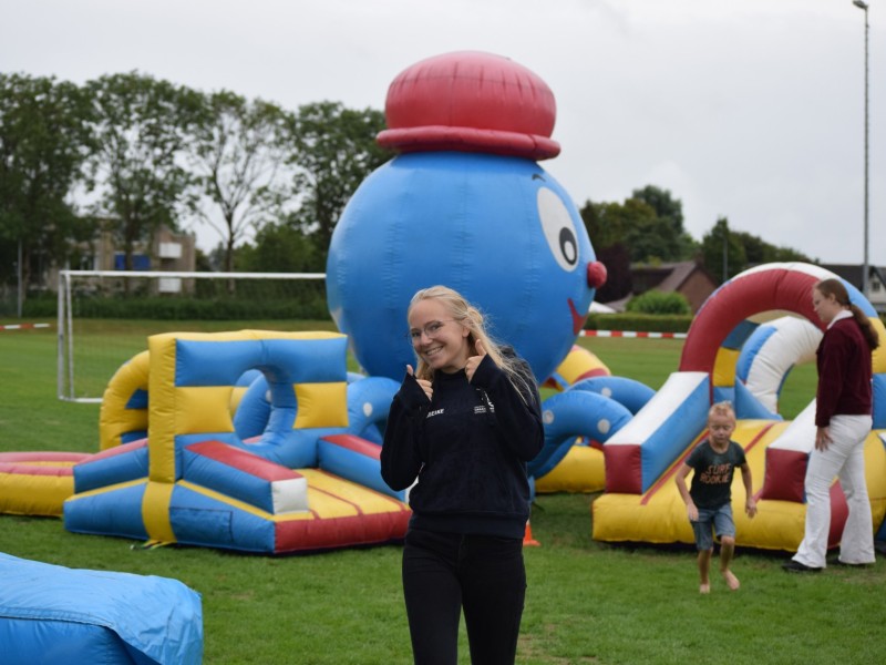 Luchtkussen festival op ijsbaan. 